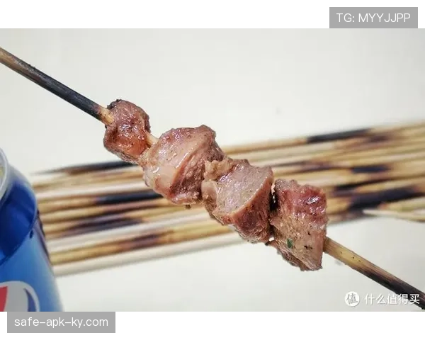 王燊超这训练完直接路边摊撸串，自律人设崩得我一脸懵